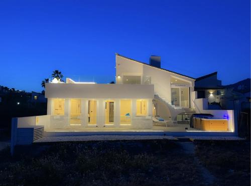 Al Mar with pool in Estepona gîte à louer Estepona Golf