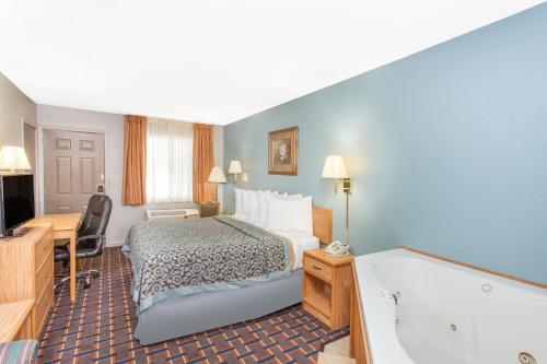 Days Inn by Wyndham Farmer City - image 8