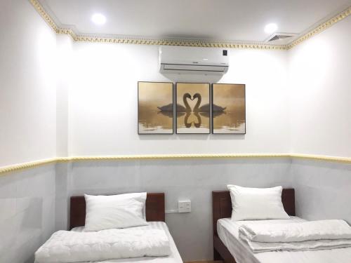 2 twin beds