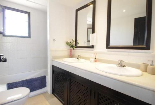 HL 015 Holiday rentals 4 Bedrooms 4 Bathroom villa with private pool