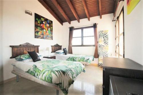 HL 015 Holiday rentals 4 Bedrooms 4 Bathroom villa with private pool