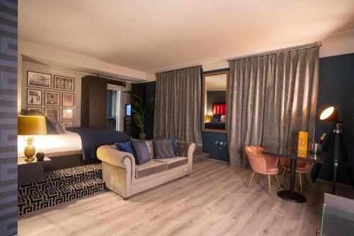 334428577 62 Castle Street Hotel
