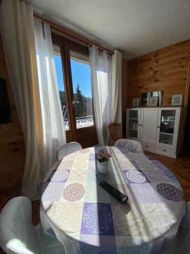 Montclar Appart 4 à 6 places - terrasse vue panoramique - idéalement situé (Montclar Appart 4 a 6 places - terrasse vue panoramique - idealement situe) in Montclar
