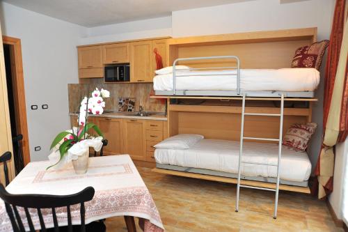 One-Bedroom Apartment (4 Adults)