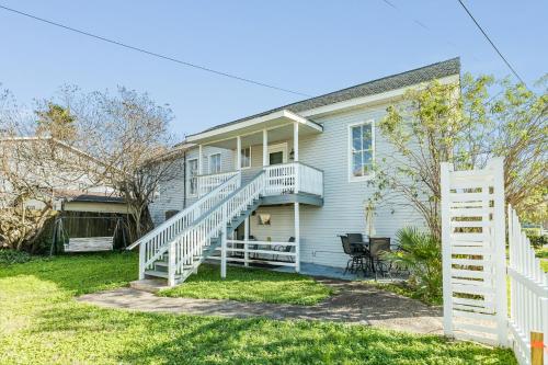 Carriage House & Cozy Cottage
