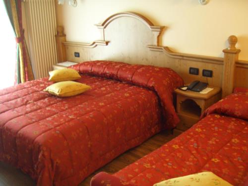 Albergo Miramonti Dependance Room Type - Double Room with Balcony (2 Adults + 1 Child) Albergo Miramonti Dependance Room Type - Double Room with Balcony (2 Adults + 1 Child)