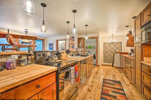 Pet-Friendly Clarendon Home with River Access! in 申魯斯伯里