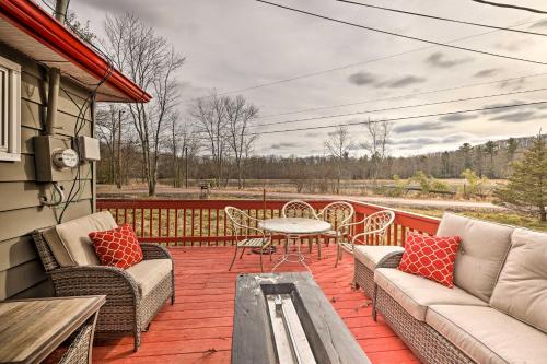 White Haven Lakeside Home with Kayaks and Fireplace! in White Haven, USA