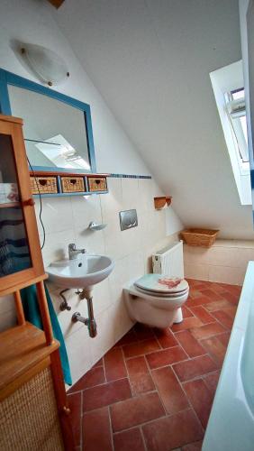 Bathroom, Ferienappartement Rondine Bekond in Bekond