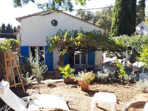 Bormes les Mimosas, Hameau de Cabasson, à 400m de la mer et du fort de Bregançon, Villa classée 3 étoiles, de 2 à 8 personnes gîte à louer Parc National de Port-Cros