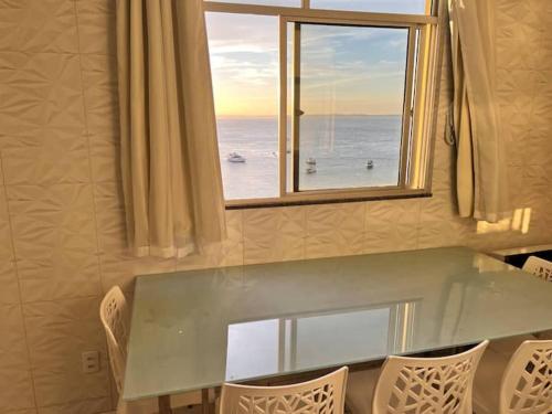 Apartamento no Farol da Barra. Vista deslumbrante para o mar! No circuito do Carnaval. Ao lado do Po