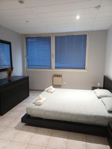 PARIS par trains, AREA, Studios avec salle de bain et kitchenette Privées, OU, chambres avec salles bain et cuisines communes
