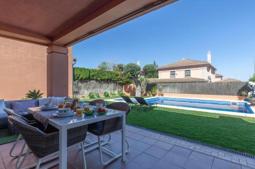  Chalet de ensueño con Piscina 4BR-8p-Sevilla in Tomares