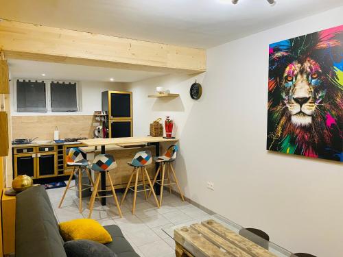 Bar/lounge, Logement de 40m2 de plein pieds dans une maison avec parking et terrasse in Jussac