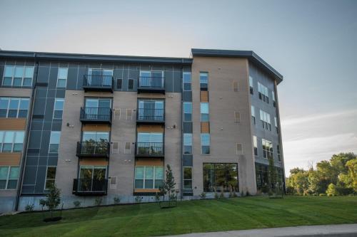 Frontdesk Core Apts Campustown Ames IA - image 4