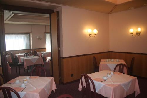 Albert Hotel - image 6