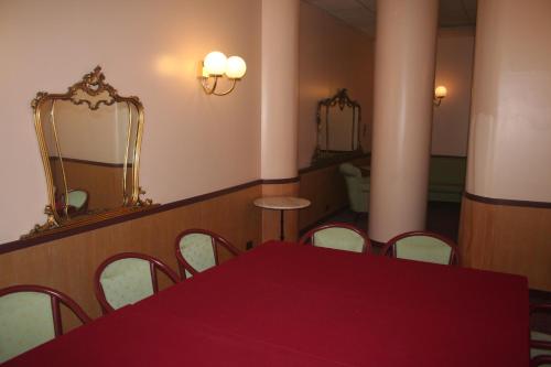 Albert Hotel - image 13