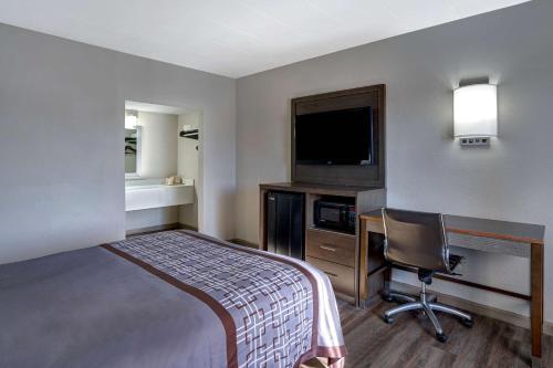 Motel 6 Burlington - image 2