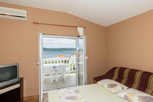 Apartments Vese - 100 m from beach