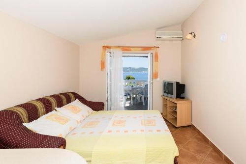 Apartments Vese - 100 m from beach