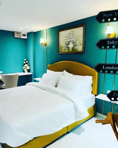 HUBBLE HOTEL Room Type - Standard King Room