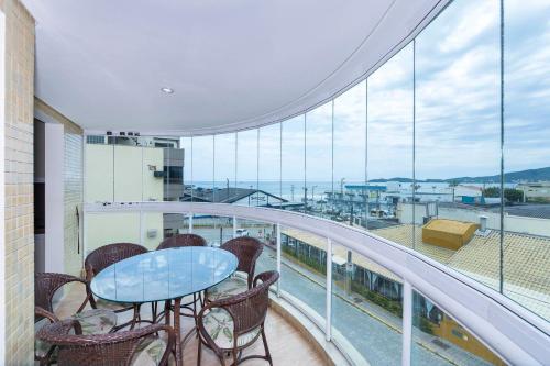 Apartamento para ate 08 pessoas, 3 suites VISTA ao Mar centro de Bombinhas SC
