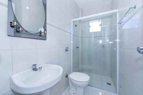 Apartamento de 2 dormitorios para 05 pessoas, proximo ao mar na Praia de Bombas SC