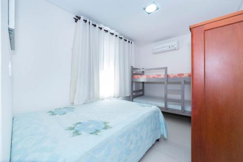 Apartamento 02 dormitorios, para ate 06 pessoas na Praia de Bombinhas - SC