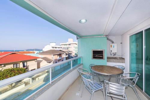 Apartamento com Vista ao Mar, 03 dormitorios, para ate 07 pessoas em Bombinhas SC