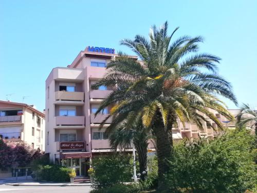 Hôtel Maya - Hôtel - Cavalaire-sur-Mer