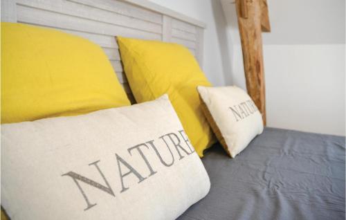 Nice Home In Thilouze With 4 Bedrooms, Wifi And Heated Swimming Pool