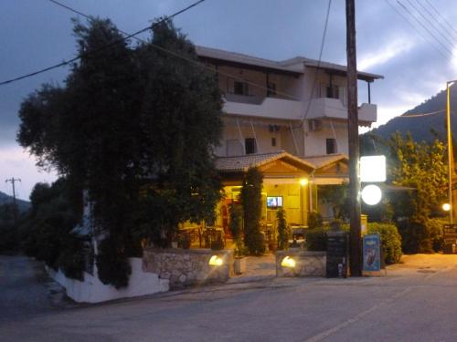 Exterior view, LICHNOS Babis Taverna & Rooms in Parga