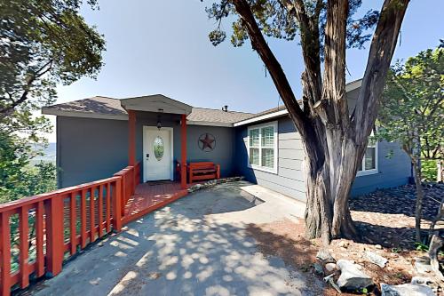 Oak Crest in Canyon Lake, USA