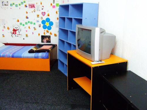 4 twin beds