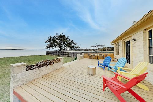 Lakefront Life in Burnet, USA