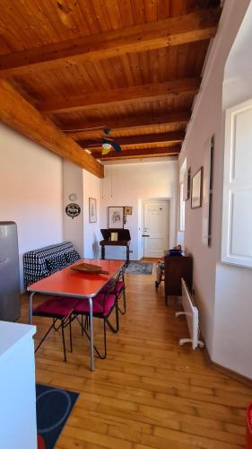 Appartamento il Palazzone in Капрайя
