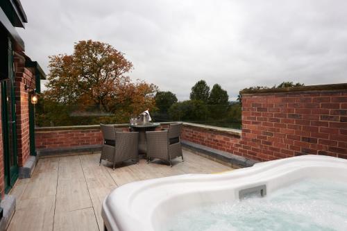 Aldwark Manor Estate - image 6