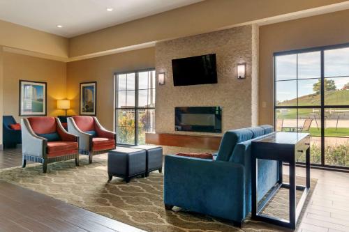 Comfort Inn & Suites Mandan - Bismarck