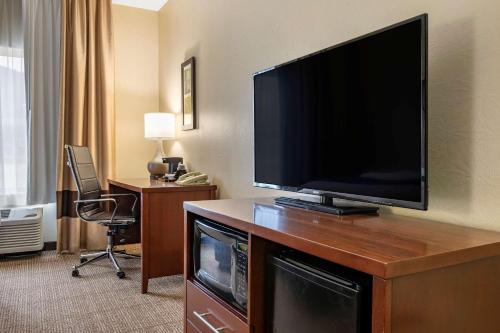Comfort Inn & Suites Northern Kentucky in Wilder, USA