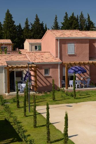 2 bedrooms, 4 beds