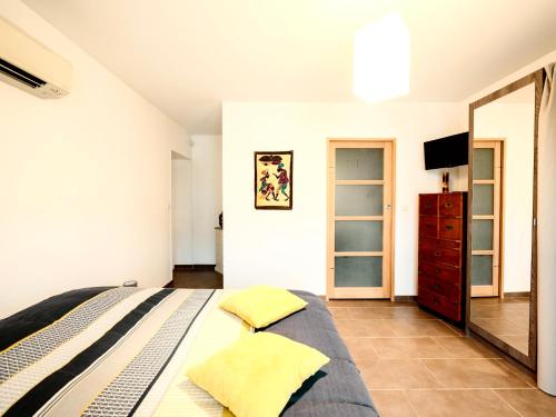 L'heure 24-Jardin-Terrasse-Parking-2 personnes chambre d'hôte Yvré-l'Évêque