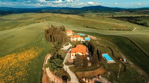 Borgo del Silenzio - Apartments with pool in Lajatico