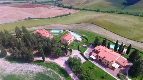 Borgo del Silenzio - Apartments with pool in Lajatico