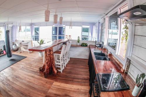 Nias Surf Villa. Beach front. Wave view! in Botohilitano