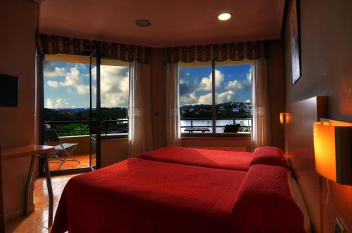 Double or Twin Room with Balcony and Sea View
