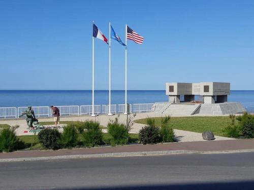 Le So Wild, maison avec jardin, sur les plages du débarquement, à 800 m d'Omaha beach adaptée jeunes enfants, table ping-pong