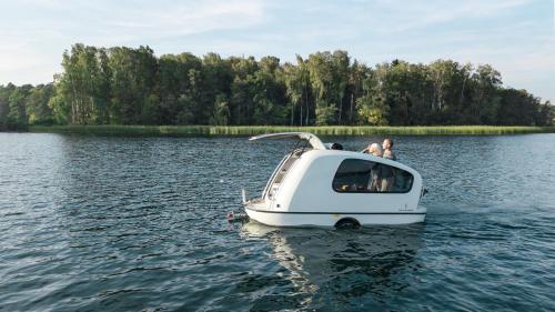 Sealander - Tiny Wohnwagen und Boot - Ferienwohnung Creutzig am Campingplatz Schachenhorn