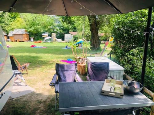 Sealander - Tiny Wohnwagen und Boot - Ferienwohnung Creutzig am Campingplatz Schachenhorn