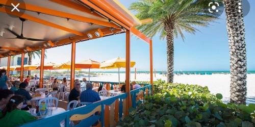 SEAHORSE SUITE Beach Heated Pool Fireplace Great Location