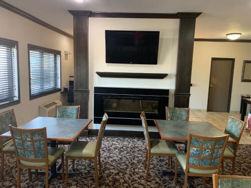 Quality Inn near I-72 and Hwy 51 - image 31